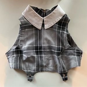 Deandri Collared Crop Top